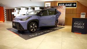 Toyota sceglie il cinema con Rai Pubblicità per il lancio della nuova Aygo X Hybrid. Emozione del Big Screen e touchpoint sul territorio Toyota sceglie il cinema con Rai Pubblicità per il lancio della nuova Aygo X Hybrid. Emozione del Big Screen e touchpoint sul territorio