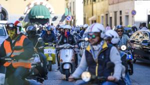 Si chiudono a Pontedera i Vespa Color Days