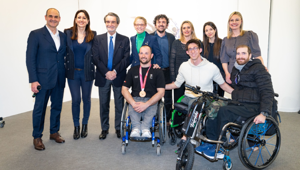 “Shapes / Forme – Sotto la stessa luce”: a Palazzo Lombardia lo sport paralimpico diventa arte nell'esposizione promossa da Procter & Gamble Italia