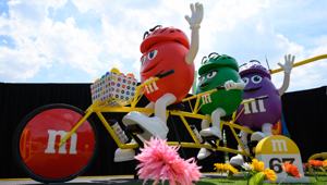 M&M’S debutta al Tour de France e al Tour de France Femmes avec Zwift in veste di official supplier