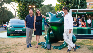 Apload porta la Renault Twingo E-Tech electric al Roma Summer Fest con l'installazione House of Frog firmata da Marcantonio