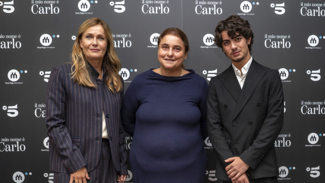 Lucia Mascino (Antonia Salzano Acutis), Antonia Salzano Acutis e Samuele Carrino (Carlo Acutis 15 anni) Lucia Mascino (Antonia Salzano Acutis), Antonia Salzano Acutis e Samuele Carrino (Carlo Acutis 15 anni)
