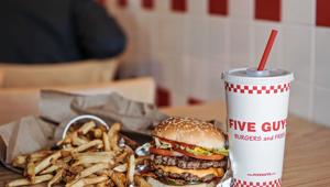 Five Guys Italia sceglie Smallfish per la gestione dei canali social