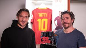 'Mi chiamo Francesco Totti': su Sky e NOW Tv la prima del film di Alex Infascelli sullo storico capitano della Roma