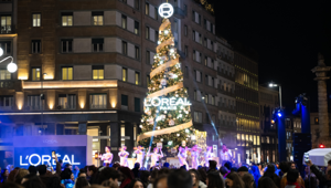 L'Oréal Paris affida a Jungle la progettazione e la produzione dell'albero di Natale in Piazza San Babila a Milano