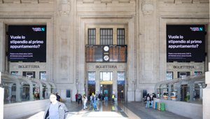 Scalable Capital rivoluziona la comunicazione finanziaria con la campagna “Passa a una storia seria” che paragona le offerte bancarie alle "avventure" sentimentali