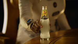 Schweppes lancia la nuova campagna televisiva dedicata esclusivamente a Schweppes Limone Zero. Pianificazione media a cura di Wavemaker
