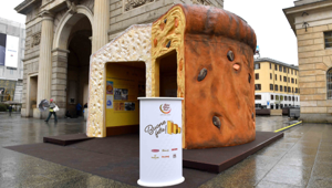 Unione Italiana Food celebra a Milano il panettone e il pandoro con l'installazione scenografica e multisensoriale "Vivere le Fette"