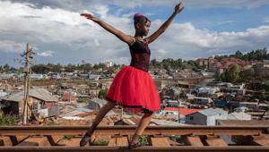 “40 Seasons of Humanity” di Mauro De Bettio. A Milano, presso The Warehouse, la mostra fotografica dal 3 al 17 dicembre. Partner del progetto l’agenzia Theoria