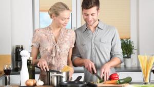 Al.ta Cucina: il 90% delle persone ha ripreso a cucinare cibo fresco, il 41% si concede due spuntini tra i pasti e il 54% non riesce a seguire una dieta