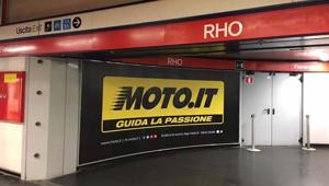 La stazione della metro Rho-Fiera brandizzata da Moto.it in occasione di EICMA 2017