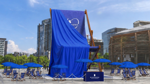 Bluserena celebra 40 anni a Milano con un’installazione da Guinness in Piazza Gae Aulenti firmata Cookies e Jungle