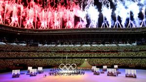 Olimpiadi di Tokyo: fuochi d'artificio, geometrie, una danza di 1800 droni e sport protagonisti dell'opening ceremony. Primo record segnato dalla comunicazione con 3 mld di dollari investiti da 60 aziende. Su Rai2 1,5 mln di telespettatori (share 11%)