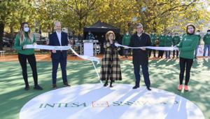Intesa Sanpaolo rinnova il campo da basket di Piazza d'Armi a Torino