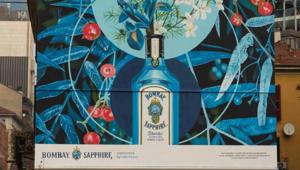 Bombay Sapphire lancia una street campaign OOH a Milano firmata Ogilvy. Pianificazione a cura di OMD