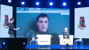 #cuoriconnessi, al via con un evento dal teatro Garbatella di Roma la sesta edizione dell'iniziativa per le scuole targato Unieuro e Polizia di Stato per la lotta al cyberbullismo. Ospite speciale Blanco