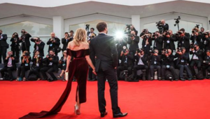 Al via la 78esima Mostra del cinema di Venezia. Tornano i party ma in formato ridotto e anti Covid. Campari è main sponsor con un ricco palinsesto di eventi