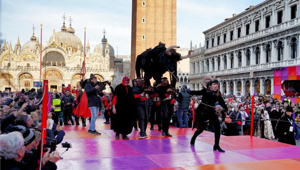 Il Taglio della Testa del Toro rende omaggio a Dante e porta in scena il XXI Canto dell’Inferno tra diavoli, spettacoli e maschere