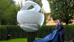 Campari festeggia 160 anni di storia con una scultura di Oliviero Rainaldi. Un inno alla vita svelato con un evento esclusivo