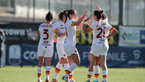 Decò al fianco di AS Roma femminile per un omaggio al calcio in rosa in occasione della Giornata Internazionale dei Diritti della Donna