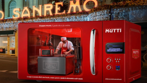 Mutti per la prima volta partner del Festival di Sanremo scende nelle strade della città con un tour e un microonde gigante con uno chef per la degustazione delle zuppe