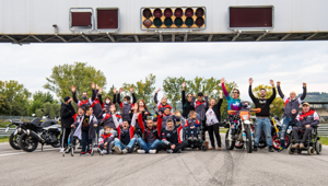 BMW Motorrad Italia al fianco di Diversamente Disabili in una giornata in cui la moto regala un'emozione positiva a ragazzi disabili