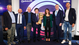 Banca Mediolanum rinnova per altri 3 anni la collaborazione con il Giro d'Italia. E' lo sponsor più longevo della Corsa Rosa