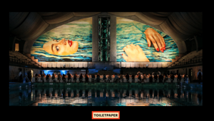 The Flipped Dinner: l’evento al contrario di Desigual presso la piscina Cozzi per annunciare la futura partnership creativa con Toiletpaper