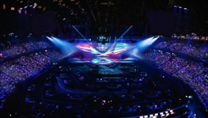 Il settore della musica italiana si distingue all'estero anche per gli effetti speciali. All'Eurovision Song Contest 2021 ha brillato anche Luca Toscano con 30.000 braccialetti LED