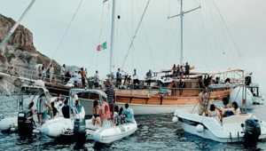 Eolie Music Fest 2022: a Lipari, Vulcano, Stromboli e Salina tornano i concerti sulle barche targati Marea Eventi. 'A bordo' anche Daniele Silvestri e Mannarino