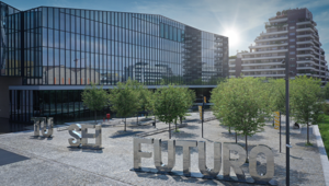 Fastweb inaugura in Piazza Olivetti “Tu sei il futuro”: l’installazione creativa firmata da Studio Giò Forma che avvia la trasformazione dell’area in un “FuturAbility District”