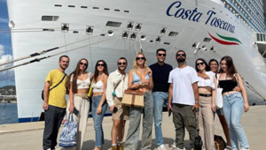 Chiara Ferragni ha scelto Costa Toscana per un team building con nove membri dello staff della sua azienda The Blonde Salad