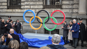 Milano Cortina 2026, inaugurata a Palazzo Marino l'installazione dei cinque cerchi olimpici che dà il via al conto alla rovescia. Malagò: "Siamo messi meglio e recuperiamo. Saranno i migliori giochi invernali di sempre"
