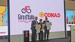 Conad cresce del 4,5% nel 2024 con un fatturato oltre i 21 miliardi. Budget adv 2025 a quota 44,5 milioni dedicati alla costruzione di un brand moderno che guarda al futuro sposando benessere, pet e nuovi servizi. Al via la sponsorship del Giro d'Italia