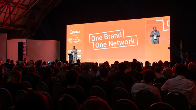 “One brand, One network”: a Milano la grande convention di Facile.it dedicata alla forza commerciale fisica è firmata NOLOOP “One brand, One network”: a Milano la grande convention di Facile.it dedicata alla forza commerciale fisica è firmata NOLOOP