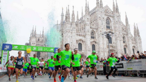 40.000 maglie verdi firmate New Balance hanno invaso Milano per la 15esima edizione della Deejay Ten. Toyota è main sponsor