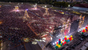 Jova Beach Party: con 550 mila spettatori totali termina l'edizione 2022 del tour di Jovanotti. Ultima tappa all'aeroporto di Bresso dove in 55 mila hanno fatto festa immersi nelle scenografie di Giò Forma