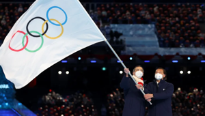 Milano-Cortina 2026: al via il conto alla rovescia con la cerimonia del passaggio della bandiera dalla Cina all'Italia. Sostenibilità, leggerezza e dualità al cuore dello show firmato Balich Wonder Studio