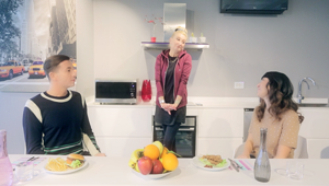 Il microonde LG  Neochef Smart Inverter torna protagonista delle video storie di La Pina. Online con Diego e La Vale nella nuova campagna multicanale #CosaTiInverterai