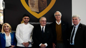 Il Consorzio Grana Padano investe 4 mln nella sponsorship di Milano-Cortina 2026 e celebra i Giochi Olimpici e Paralimpici Invernali a Tuttofood con una  food experience dello chef Aprea