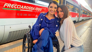 Moda e inclusività, Iulia Barton e Ferrovie dello Stato Italiane insieme per il lancio della collezione “Adaptive” che sarà presentata alla Milano Fashion Week