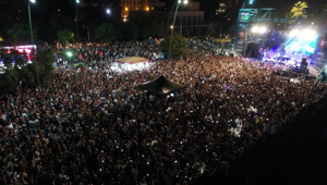 Dieci giorni di festa e dieci concerti gratuiti sul lungomare di Napoli al Pizza Village 2022 organizzato da Oramata Grandi Eventi e RTL 102.5