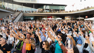 Al CityLife Shopping District oltre 4000 persone al brindisi inaugurale della Milano Wine Week 2023