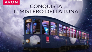 Avon presenta la nuova fragranza femminile “Far Away Beyond the Moon” con un evento di tre giorni su un tram a Milano