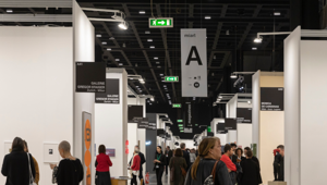 Con 169 gallerie partecipanti da 27 Paesi su il sipario sulla  27ª edizione di miart, che per la prima volta va in scena in versione 'diffusa' a Milano. Intesa Sanpaolo è main partner