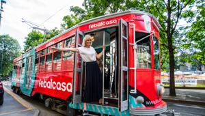 Torna il Tram speciale di Febal Casa che porta intrattenimento e relax al pubblico della Milano Design Week. Firma IGPDecaux
