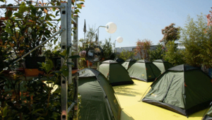 Spazio ai giovani con BASE Milano e la quinta edizione di We Will Design, che torna con il campeggio in terrazza in gemellaggio con The Glit­ch Camp by IED