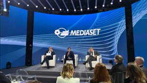 Dal boom della Ruota della Fortuna alla sfida del Grande Fratello: l'anno in cui Mediaset ha cambiato ritmo tra ascolti record e scelte coraggiose