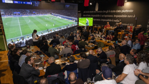 In occasione di Milan-Stella Rossa, Sky Business crea l'esperienza del grande calcio al bar come allo stadio