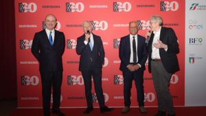 Panorama festeggia 60 anni con una mostra-omaggio al Teatro Manzoni di Milano e un numero speciale